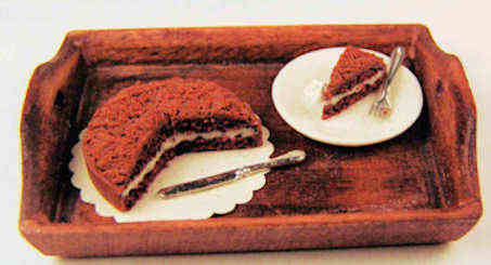 (image for) Cake & slice on tray