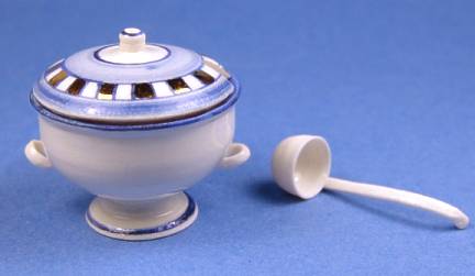 (image for) Tureen with ladle