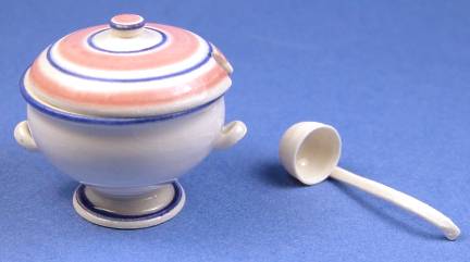 (image for) Tureen with ladle