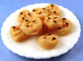 (image for) Chocolate chip cookies on plate