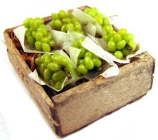 (image for) Green grapes in crate