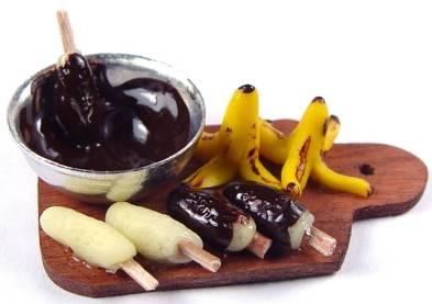 Preparring chocolate covered bananas - Click Image to Close
