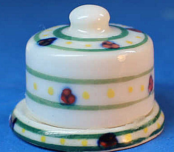 Cake dish with cover