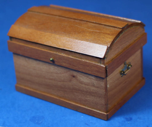 Domed lid wood trunk - LU Taft - Click Image to Close