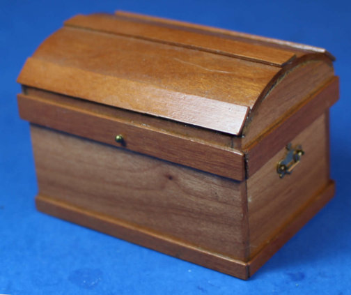 (image for) Domed lid wood trunk - LU Taft