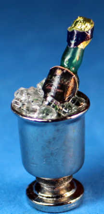 Wine/champagne in bucket (image for) Wine/champagne in bucket