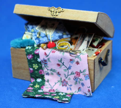 (image for) Sewing trunk