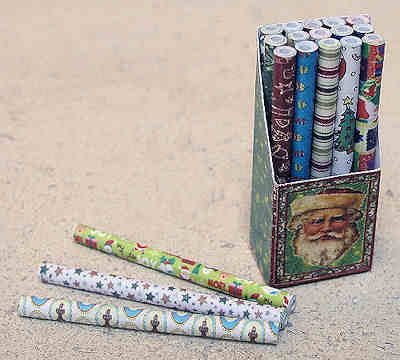 (image for) Christmas wrapping paper and display