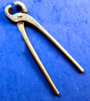 Blacksmith tongs