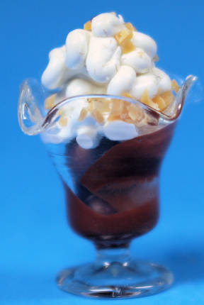 (image for) Sundae - caramel with peanuts