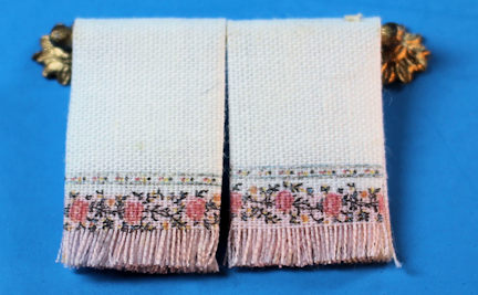 (image for) Hand towels on rack