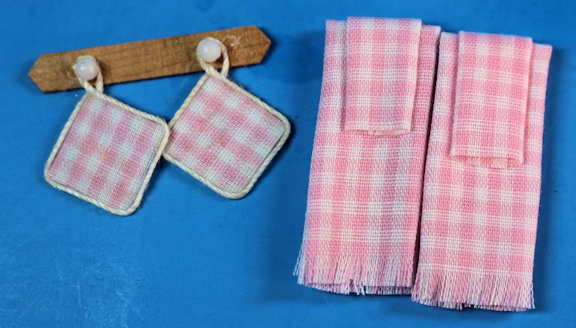 (image for) Pot holders and dish towel set