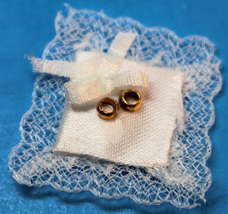 (image for) Wedding rings on pillow