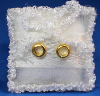 Wedding ring pillow with rings