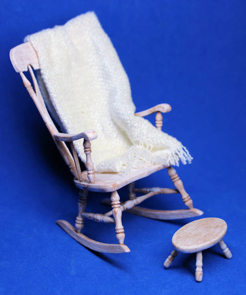 (image for) Rocker - distressed with throw and footstool