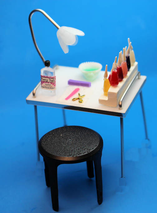 (image for) Manicure table and stool