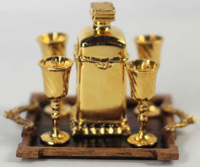(image for) Tray with goblets and decanter - gold color