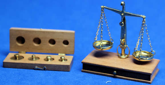 (image for) Balance scale with weights