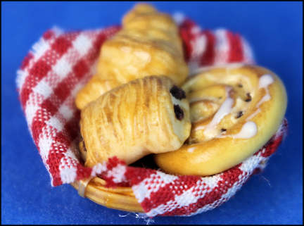 (image for) Basket of pastries