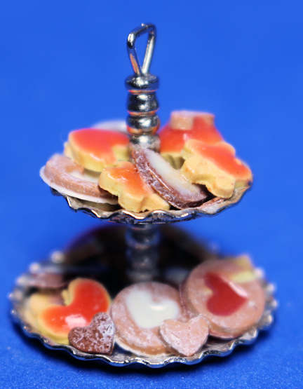 (image for) Valentine cookies - tiered dish by Tiny Delights