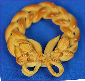 (image for) Christmas wreath bread