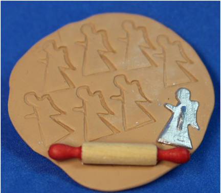 (image for) Making angel gingerbread cookies