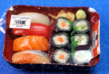 (image for) Packaged sushi