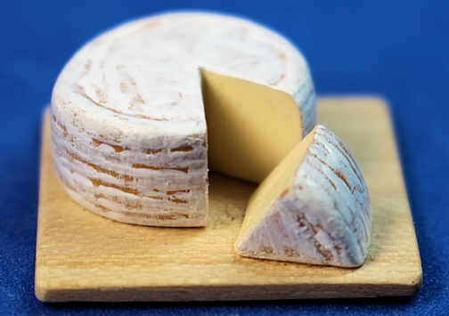 (image for) Cheese on wood board