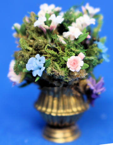 (image for) Flower arrangement in urn