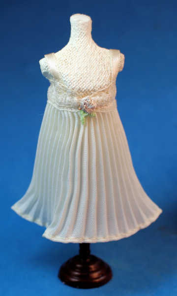 (image for) Nightgown on stand