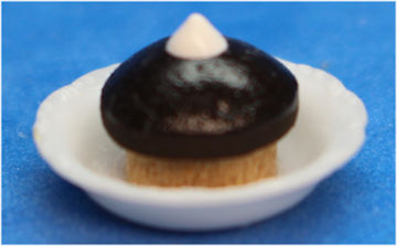 (image for) Cupcake on plate
