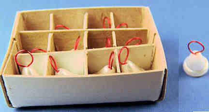 (image for) Christmas tree ornaments in box